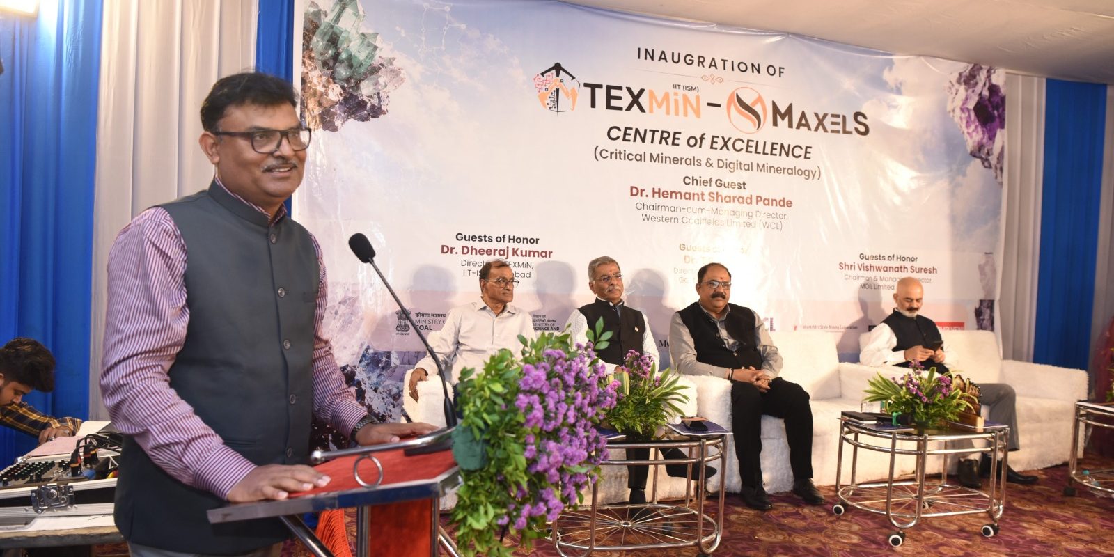 Dr. Dheeraj Kumar, Director, TEXMiN, IIT (ISM) Dhanbad, delivering his address at the inauguration of the TEXMiN–Maxels Centre of Excellence.
His address highlighted the institute’s commitment to innovation and excellence in critical minerals and digital mineralogy.